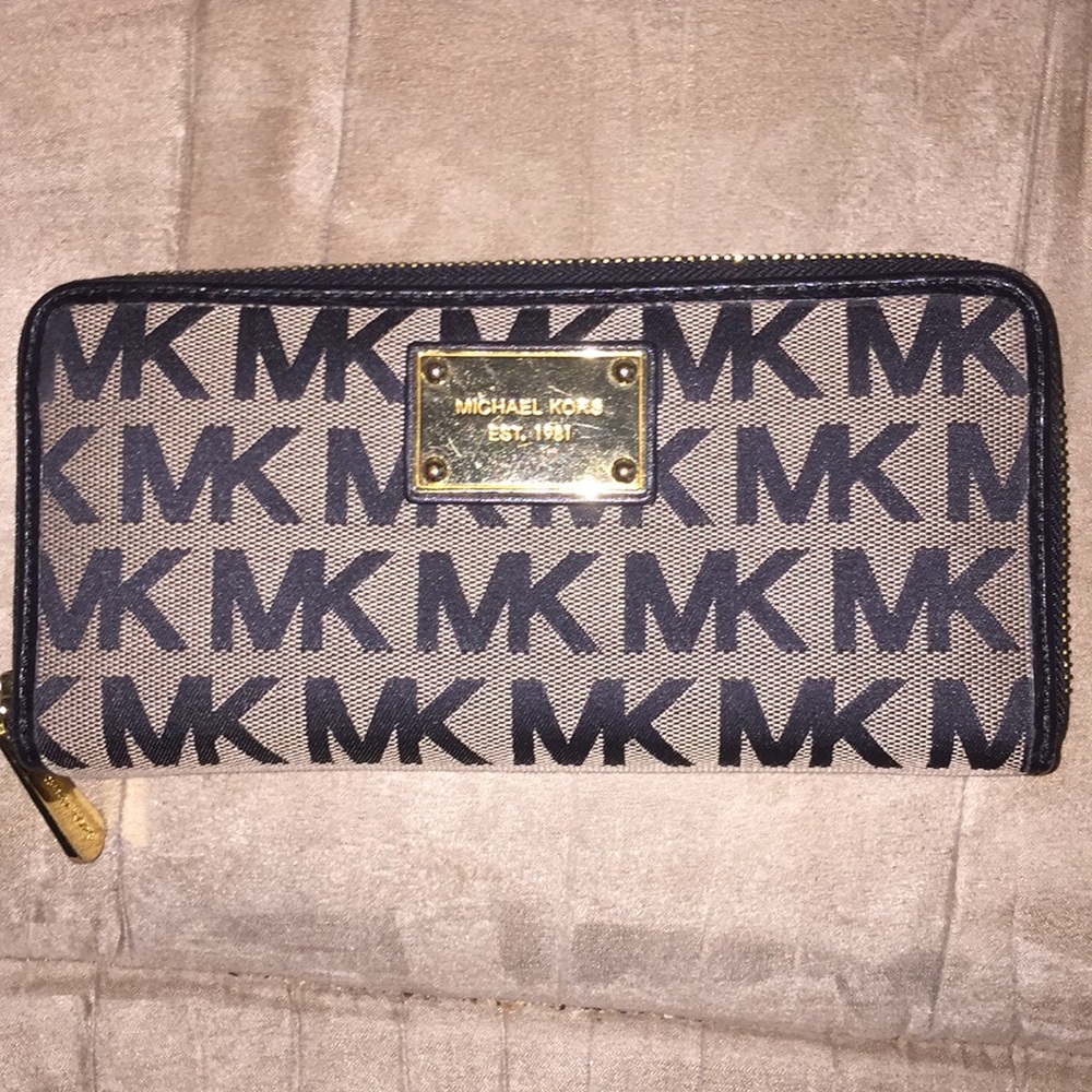 Michael Kors Zip Wallet